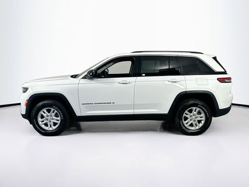Used 2023 Jeep Grand Cherokee Laredo image 8
