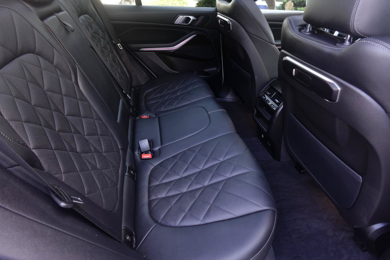 Used 2024 BMW X5 xDrive40i w/ Parking Assistance Package AWD/4WD image 12