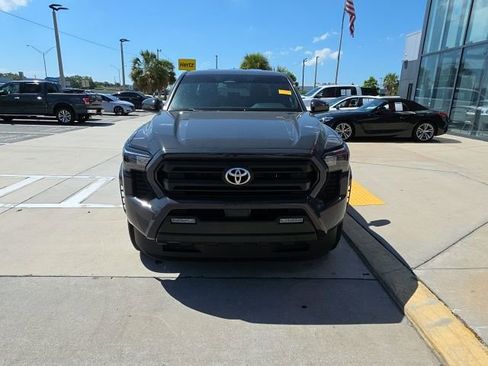 Used 2025 Toyota Tacoma SR5 image 9