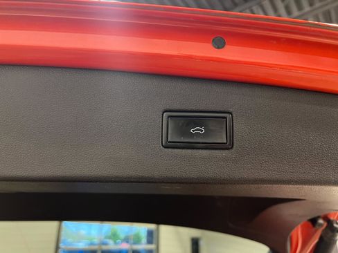 Used 2018 Volkswagen Tiguan SEL AWD/4WD image 33