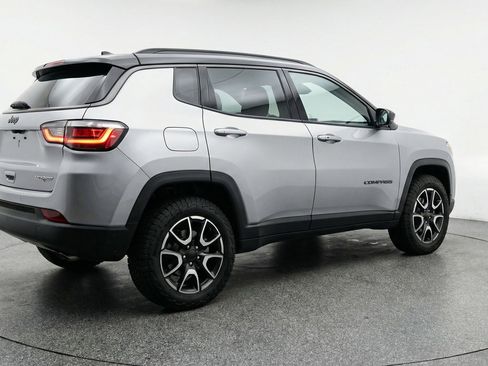Used 2025 Jeep Compass Trailhawk image 9