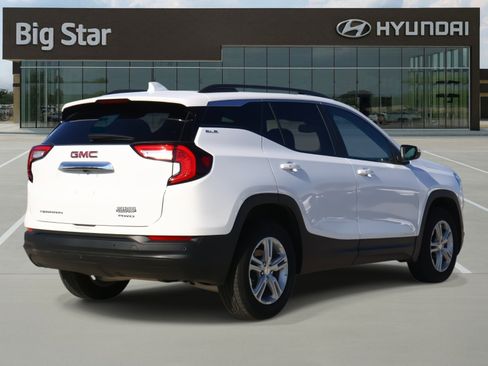 Used 2023 GMC Terrain SLE w/ Driver Convenience Package image 4