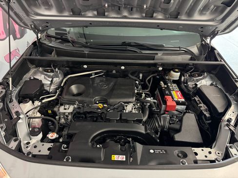 Used 2019 Toyota RAV4 XLE Premium w/ Cold Weather Package AWD/4WD image 6