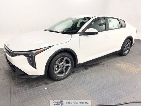 Used 2025 Kia K4 FWD image 1