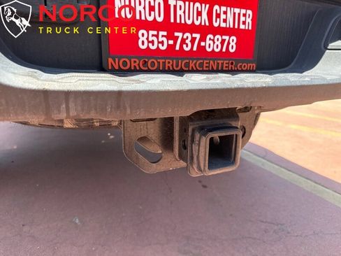 Used 2018 Toyota Tacoma TRD Sport w/ Technology Package image 10