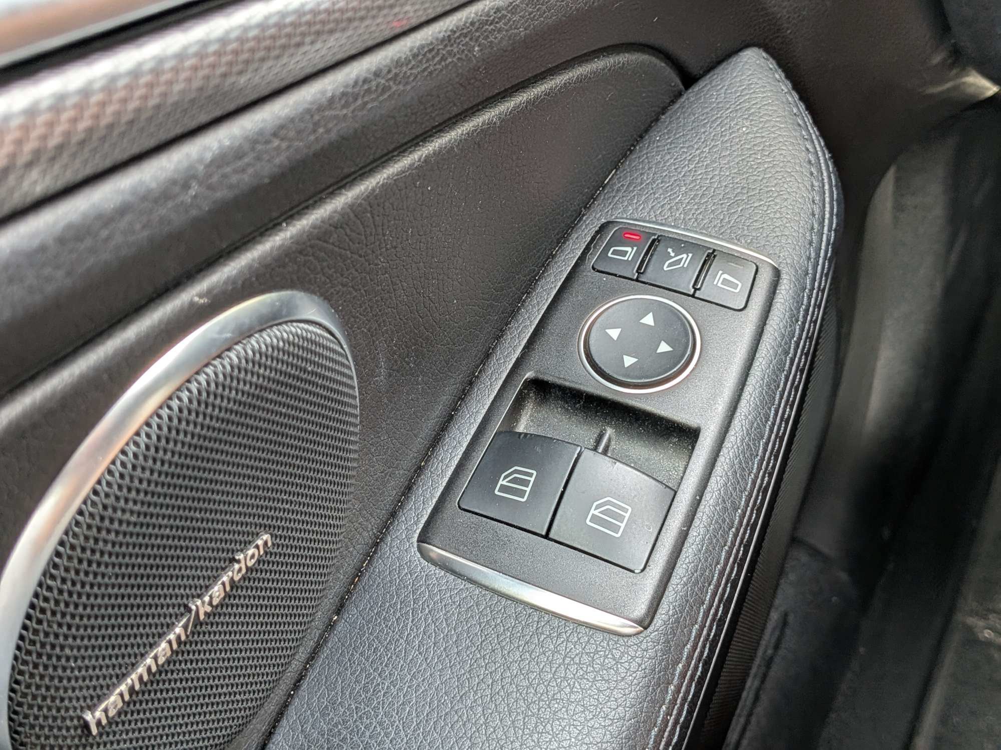 Used 2017 Mercedes-Benz SLC 300 image 23