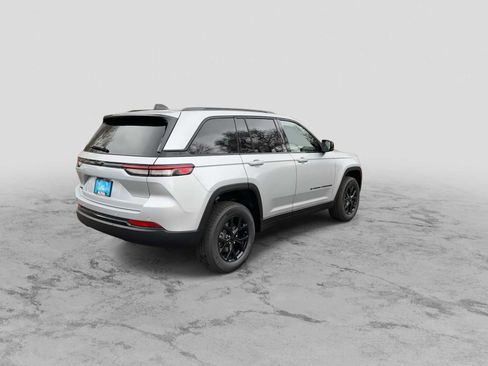 New 2025 Jeep Grand Cherokee Altitude image 8