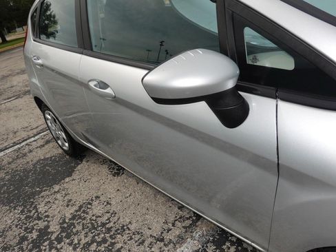 Used 2011 Ford Fiesta SE FWD image 11