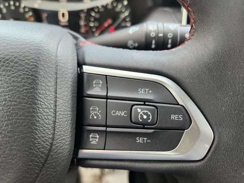 Used 2025 Jeep Compass Trailhawk AWD/4WD image 13