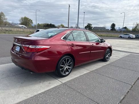 Used 2017 Toyota Camry XSE w/ Moonroof Package FWD image 5