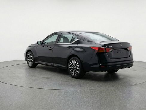 Used 2025 Nissan Altima 2.5 SV image 6