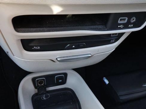 Used 2017 Chrysler Pacifica Touring-L Plus FWD image 26