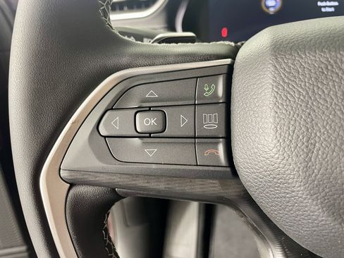 Certified 2025 Jeep Grand Cherokee Laredo image 19