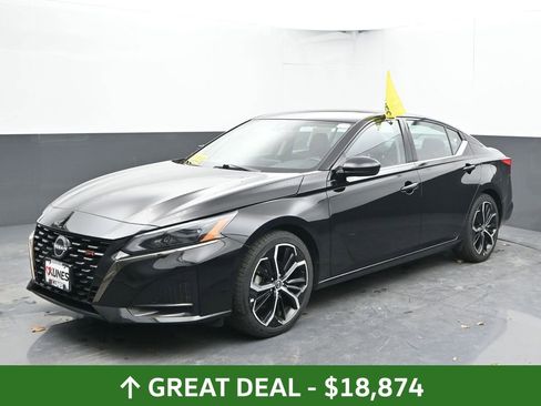 Used 2024 Nissan Altima 2.5 SR FWD image 7