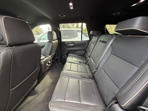 Used 2024 GMC Yukon SLT AWD/4WD image 6
