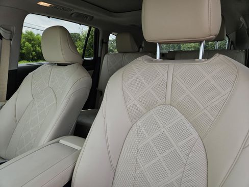 Used 2024 Toyota Highlander Platinum FWD image 26