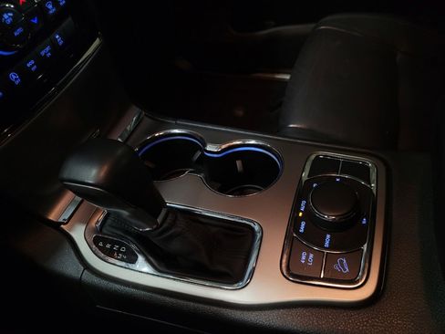 Used 2019 Jeep Grand Cherokee Limited image 26