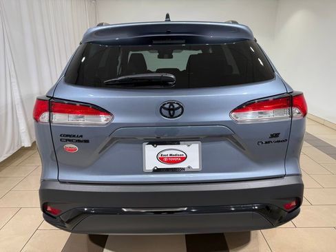 Used 2025 Toyota Corolla Cross AWD Hybrid w/ Moonroof Package image 4