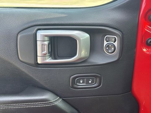 Used 2018 Jeep Wrangler Unlimited Rubicon w/ Uconnect 4C Nav & Sound Group AWD/4WD image 18