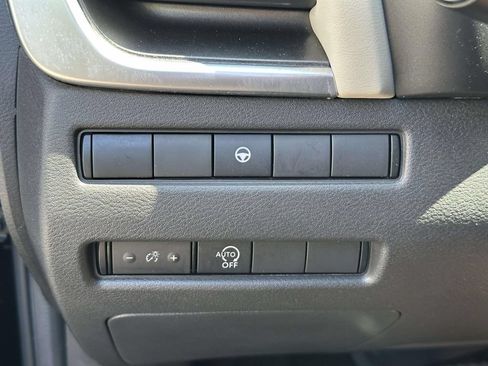 Used 2023 Nissan Rogue SV FWD image 23