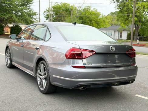 Used 2018 Volkswagen Passat 2.0T R-Line FWD image 4
