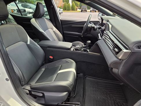 Used 2025 Toyota Camry SE w/ Convenience Package FWD image 15