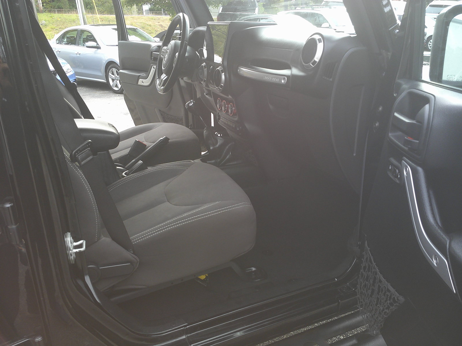 Used 2016 Jeep Wrangler Unlimited Sahara w/ Dual Top Group AWD/4WD image 13
