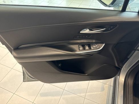Used 2025 Cadillac XT4 Premium Luxury image 11