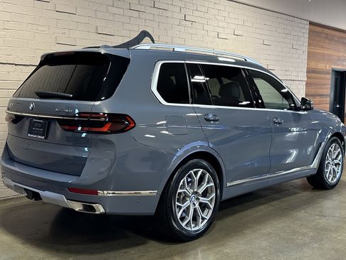 Used 2025 BMW X7 xDrive40i image 3