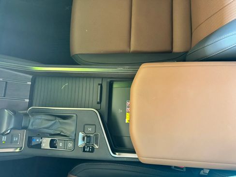 Used 2024 Lexus GX 550 w/ Accessory Package (Z1) AWD/4WD image 14