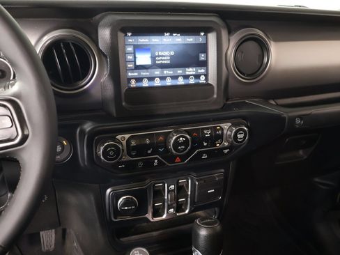 Used 2023 Jeep Gladiator Sport AWD/4WD image 5