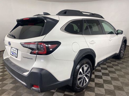 Used 2025 Subaru Outback Premium AWD/4WD image 6