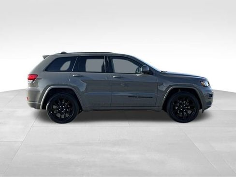 Used 2020 Jeep Grand Cherokee Altitude image 10