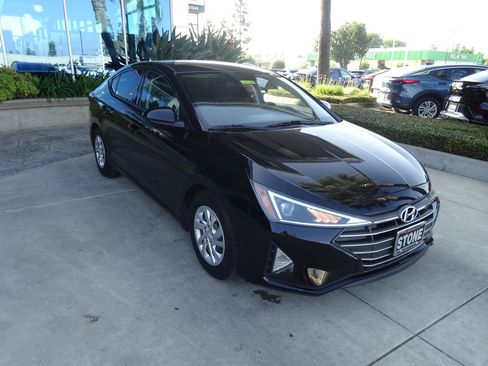 Used 2019 Hyundai Elantra SE w/ Cargo Package FWD image 1