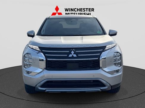New 2025 Mitsubishi Outlander SE image 6
