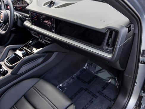 New 2026 Porsche Cayenne Coupe image 52