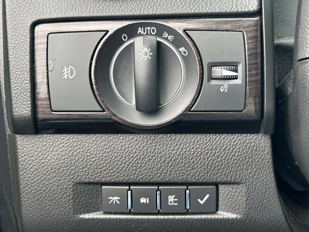 Used 2014 Chevrolet Captiva Sport LTZ FWD image 21