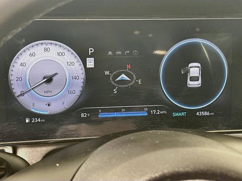 Used 2025 Hyundai Elantra Limited FWD image 19