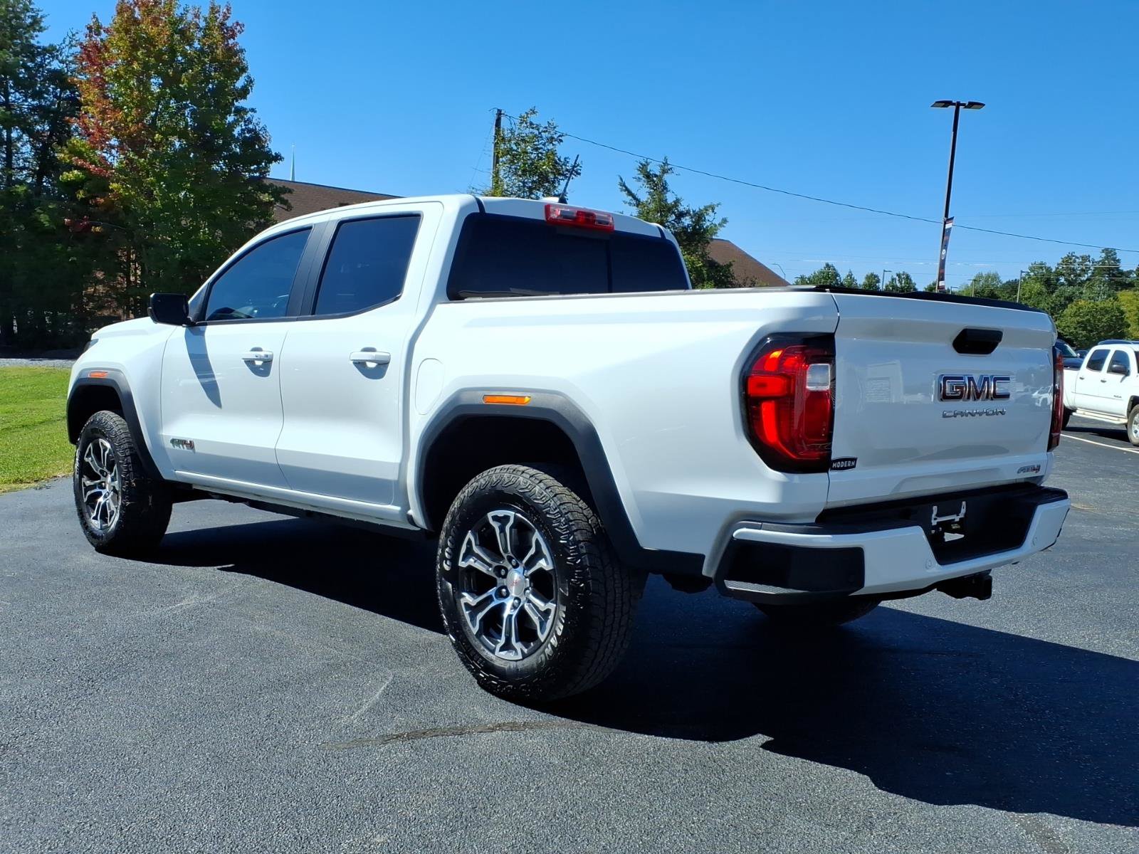 Used 2023 GMC Canyon AT4 w/ AT4 Premium Package AWD/4WD image 3