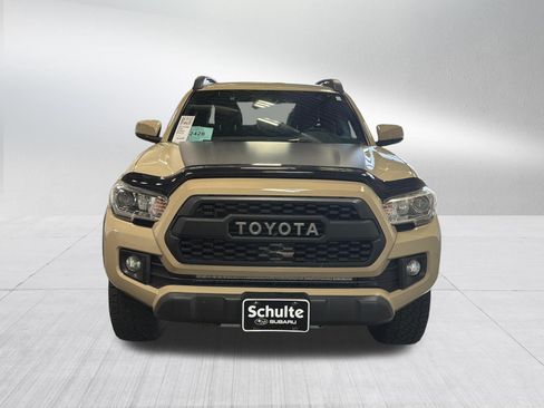 Used 2018 Toyota Tacoma TRD Off-Road w/ Technology Package AWD/4WD image 2