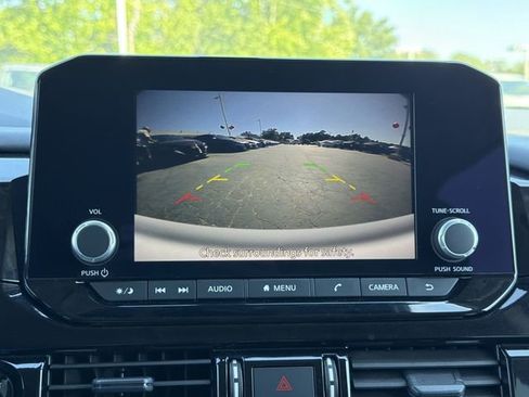 Used 2025 Nissan Pathfinder SV AWD/4WD image 15