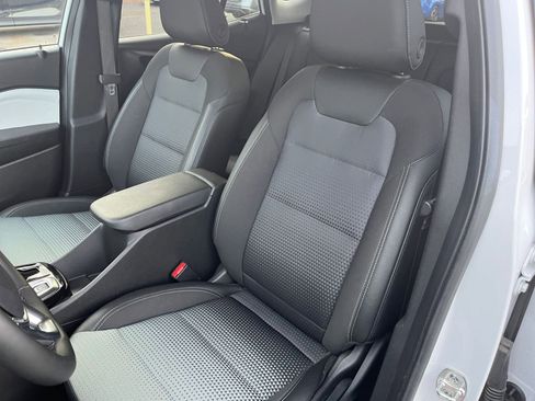 Used 2025 Chevrolet Trax LT w/ LT Convenience Package image 34