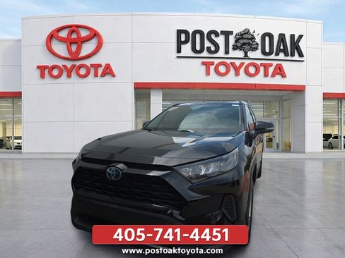 Used 2021 Toyota RAV4 LE AWD/4WD image 12
