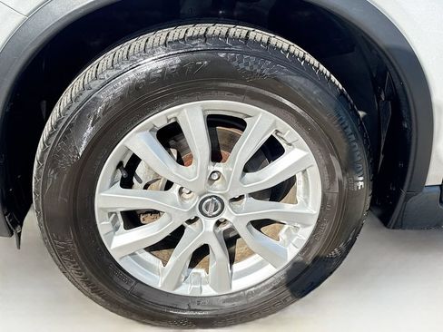 Used 2017 Nissan Rogue SV FWD image 38