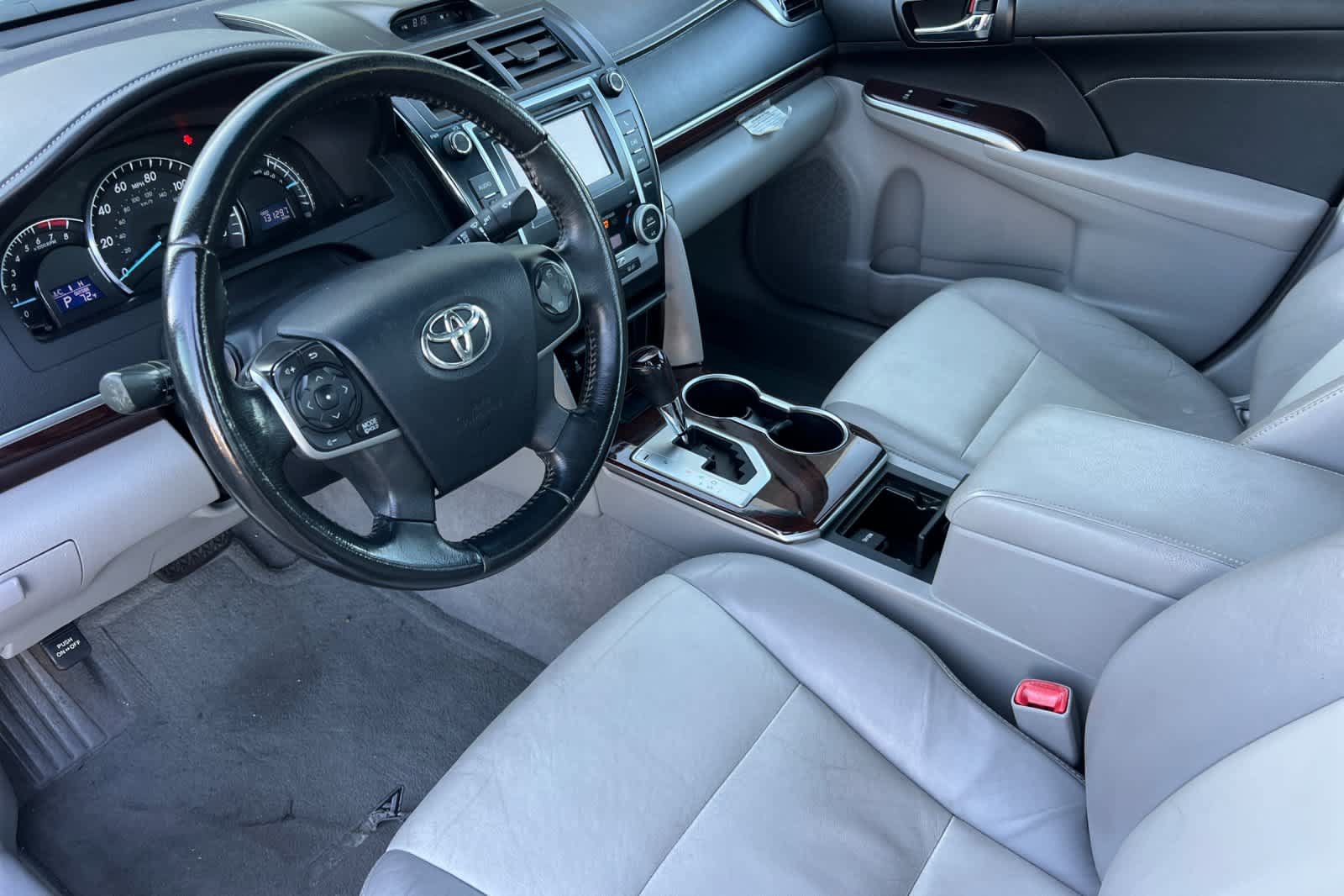Used 2013 Toyota Camry XLE w/ Leather Pkg FWD image 9