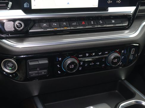 Used 2024 Chevrolet Silverado 1500 High Country w/ Technology Package AWD/4WD image 27
