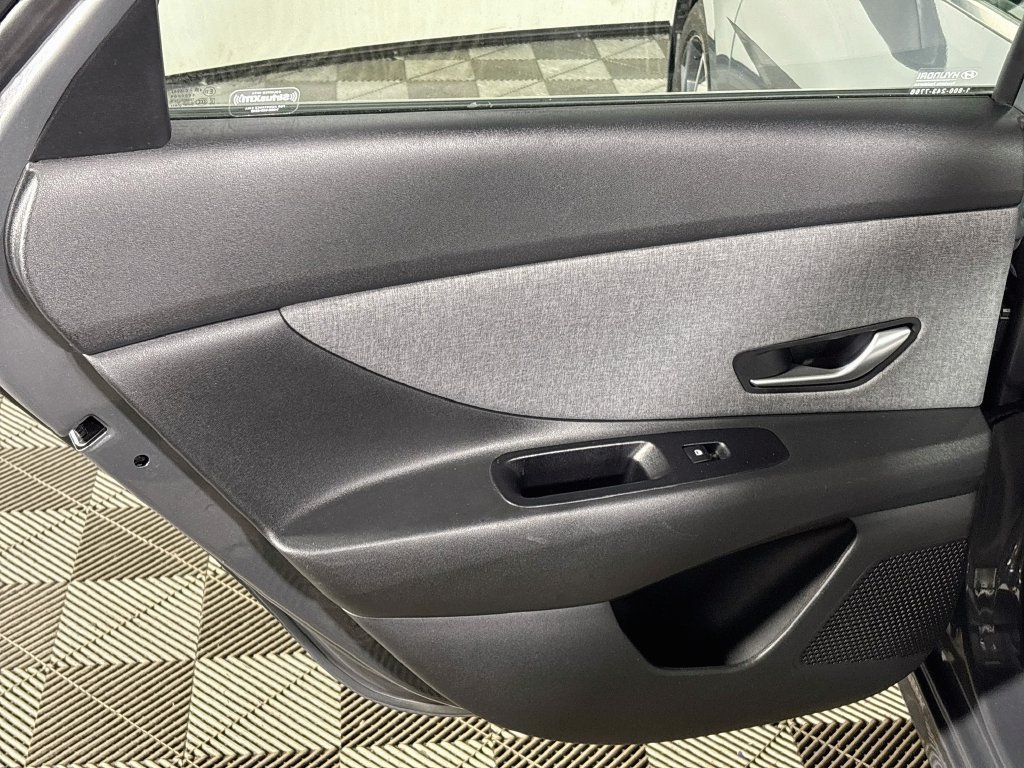 Used 2024 Hyundai Elantra Limited FWD image 20