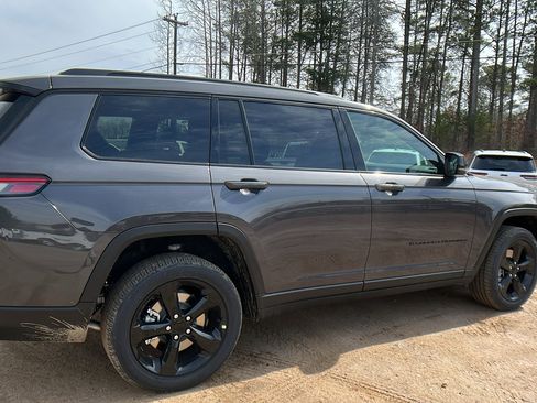 New 2025 Jeep Grand Cherokee L Altitude image 8