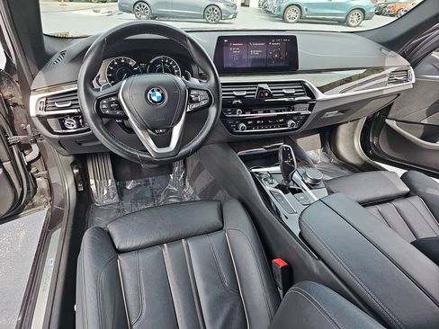 Used 2019 BMW 530e w/ Premium Package image 16