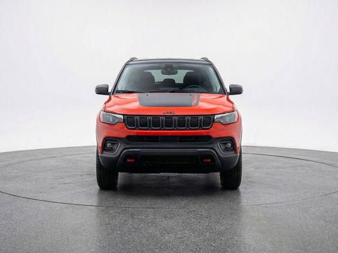 Used 2025 Jeep Compass Trailhawk AWD/4WD image 2